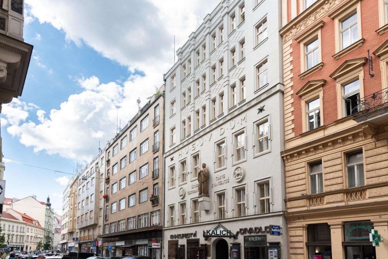 Theatre 9 Apartments By Adrez Praga Exterior foto